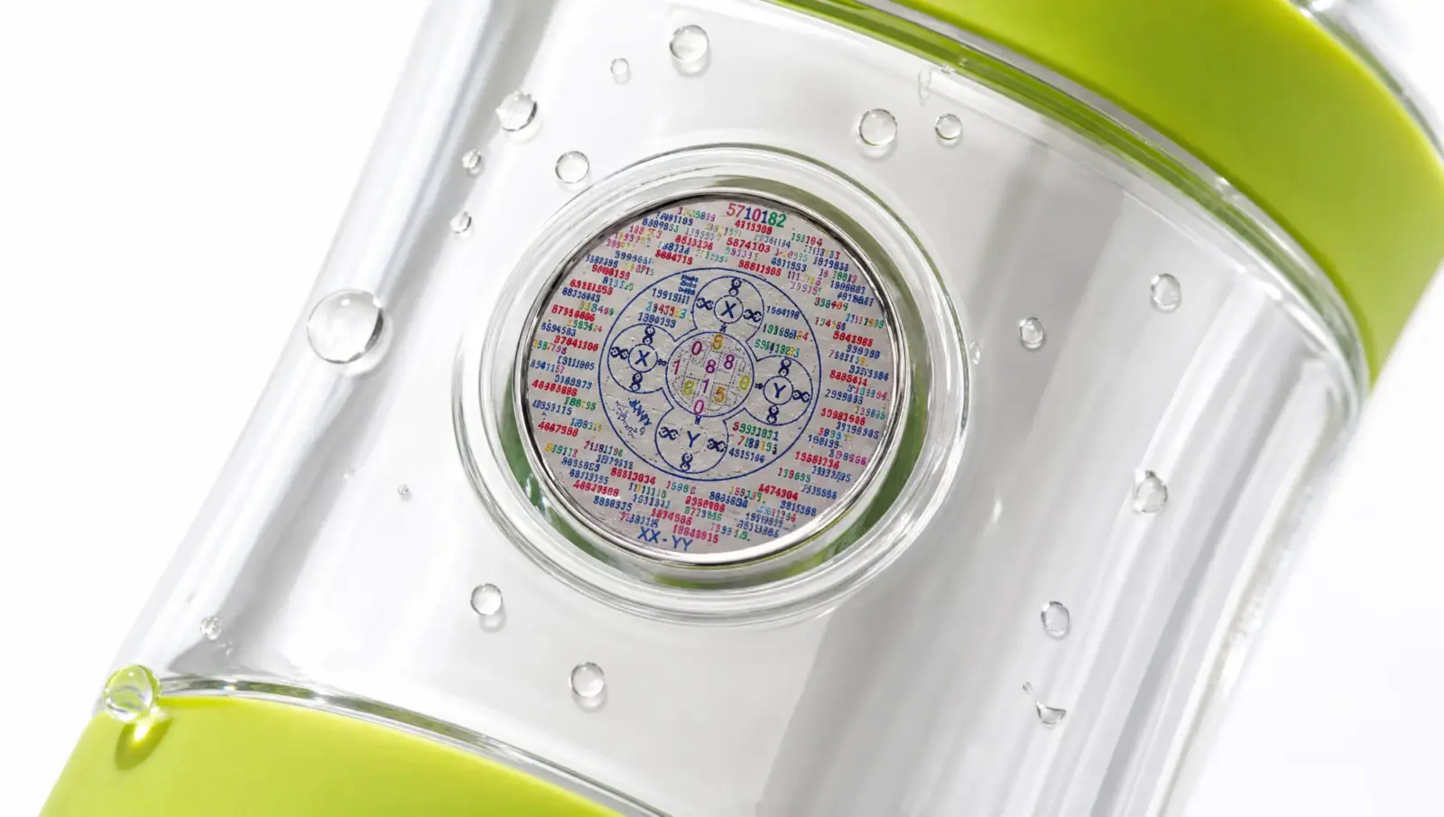 Detail of the Poznik technology tag on the bottle